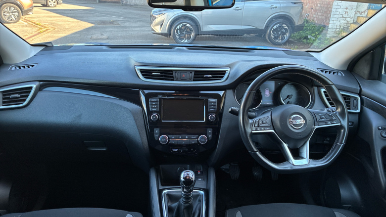 Nissan Qashqai 1.3 DiG-T 160 Acenta Premium 5dr Petrol Hatchback